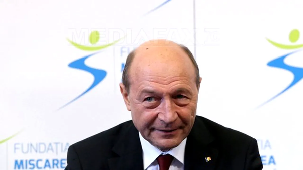 Băsescu: Salariul pe luna aceasta îl donez Partidului Mişcarea Populară. Un salariu de preşedinte, de 6.000 de lei, nu e puţin