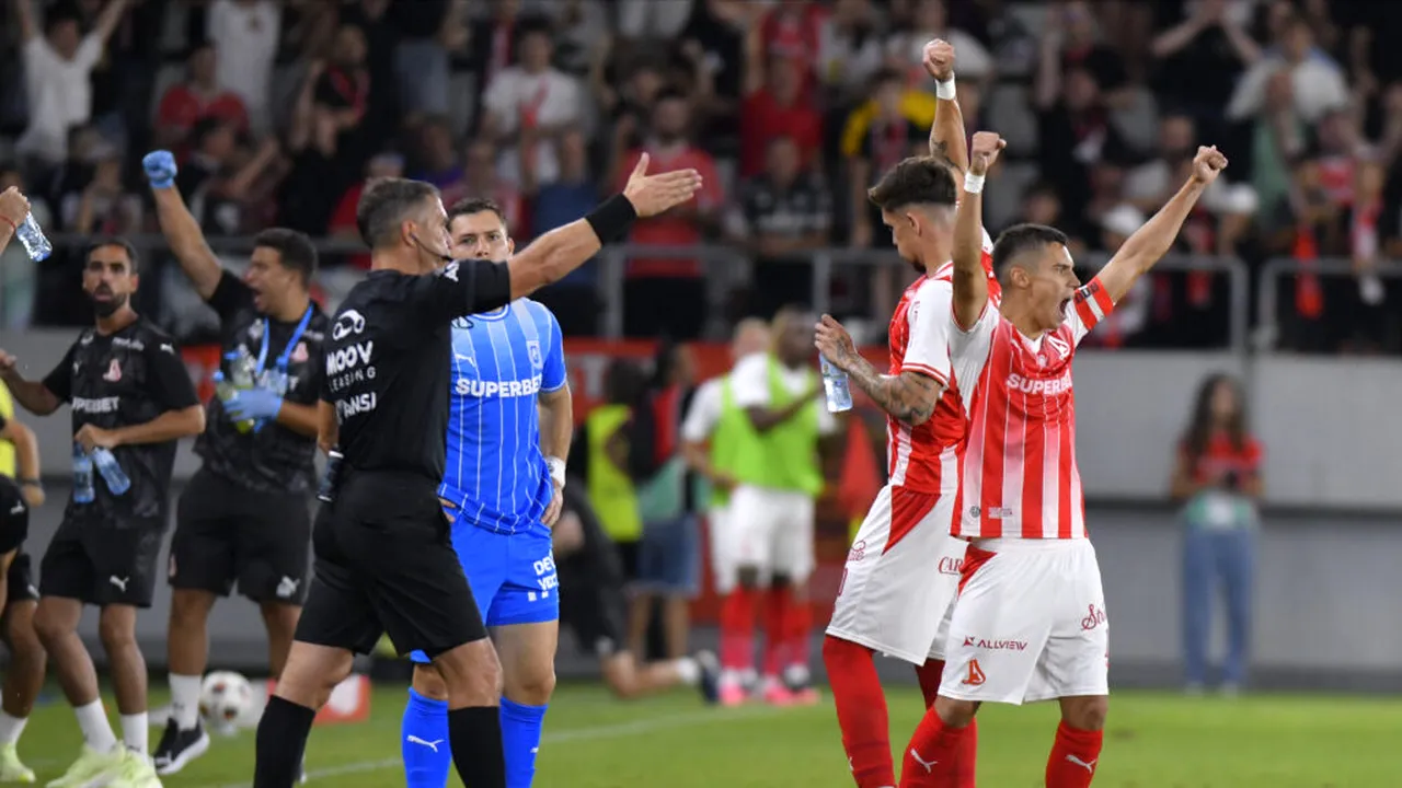 Situație bizară la Dinamo - Craiova: Istvan Kovacs a decis un ofsaid la monitor după ce sistemul VAR nu a putut trasa liniile