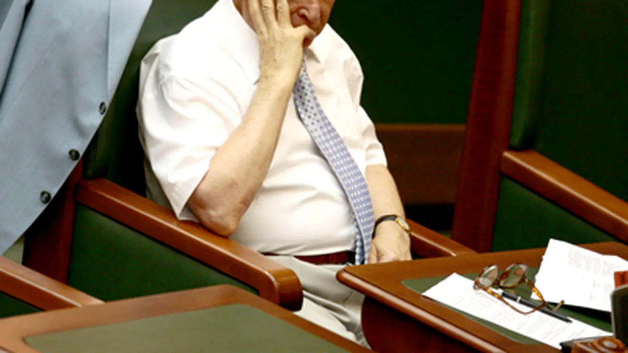 Ion Iliescu, pe blog: Trebuie stopată prezenţa lui Traian Băsescu în fruntea statului