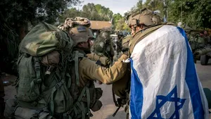Avioane din Israel au paraşutat şapte tone de apă militarilor aflaţi în Gaza