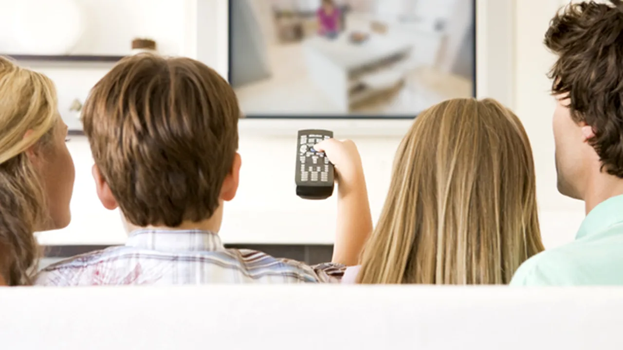 Posturile TV care încalcă legislaţia privind demnitatea umană riscă amenzi între 60.000-200.000 lei