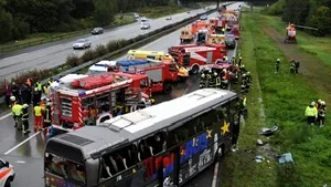 Cel puţin 12 morţi în Germania, într-un accident în care a fost implicat un autocar polonez - VIDEO