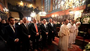Ciucă, întâlnire cu românii din Paris la Catedrala Sf. Arhangheli Mihail, Gavriil şi Rafail