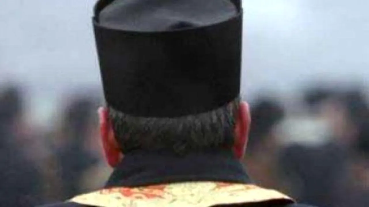 Un primar de comună din Iaşi le-a cerut preoţilor să SFINŢEASCĂ ceva mai puţin obişnuit. Ceremonia a fost realizată în prezenţa a sute de oameni 