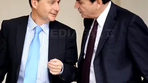 Eric Besson şi Pierre Lellouche vin la Bucureşti în septembrie, pentru presiuni privind romii