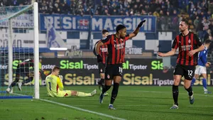 AC Milan nu lasă echipa lui Chivu, Inter, să se desprindă în Serie A. Victorie clară la Bologna