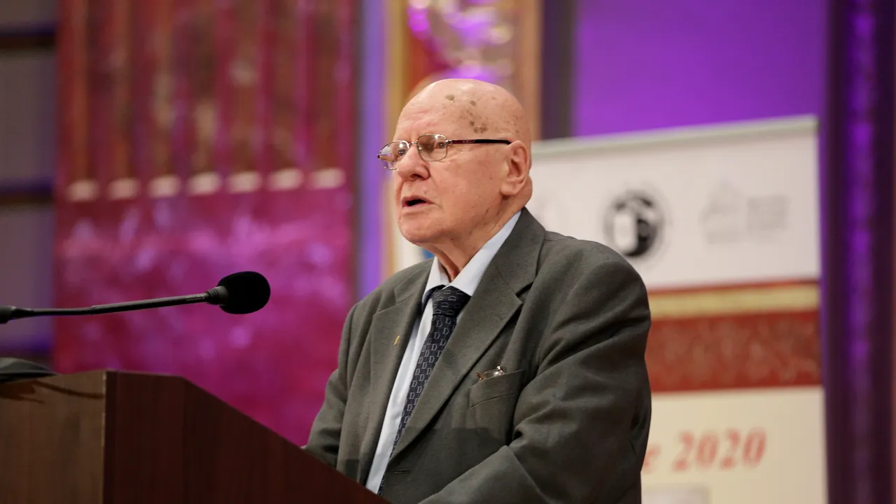Ion Iliescu transmite condoleanţe fiicei lui Răzvan Theodorescu: Pierderea ei este şi pierderea României