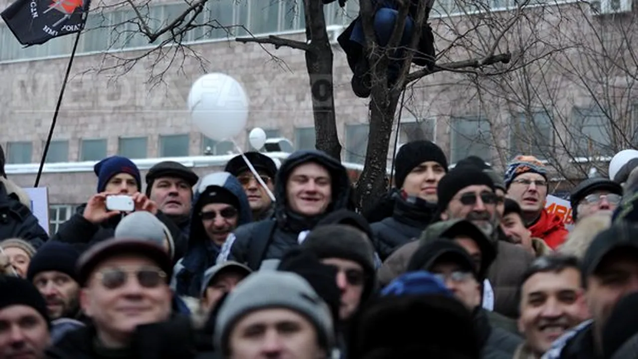 STUDIU: Ruşii cred tot mai mult într-o schimbare de regim prin presiunea străzii