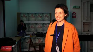 Klaus Iohannis a felicitat-o pe regizoarea Adina Pintilie pentru premiul Ursul de Aur obţinut la Festivalul Internaţional de Film de la Berlin