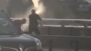 Eroii care au intervenit pentru capturarea atacatorului din Londra, lăudaţi în Marea Britanie. Înregistrare cu suspectul, fugărit cu un extinctor pe Podul Londrei. VIDEO
