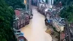Cel mai îngust oraș din lume, unde în unele locuri are doar 30 de metri lățime și în care locuiesc aproape o jumătate de milion de oameni