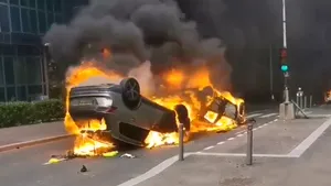 Peste 6.000 de oameni la marşul pentru Nahel. Ciocnici între poliţie şi manifestanţi 