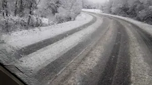 NINSOARE la sfârşitul lunii martie în Predeal: Drumarii intervin cu utilaje şi material antiderapant | FOTO, VIDEO 