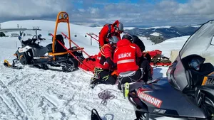 60 de persoane, salvate vineri de salvamontişti din zonele montane