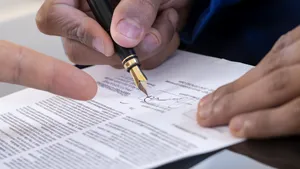 Trei contracte de peste 41 milioane de euro, semnate la Guvern. Ministrul Fondurilor Europene: Diminuăm birocraţia