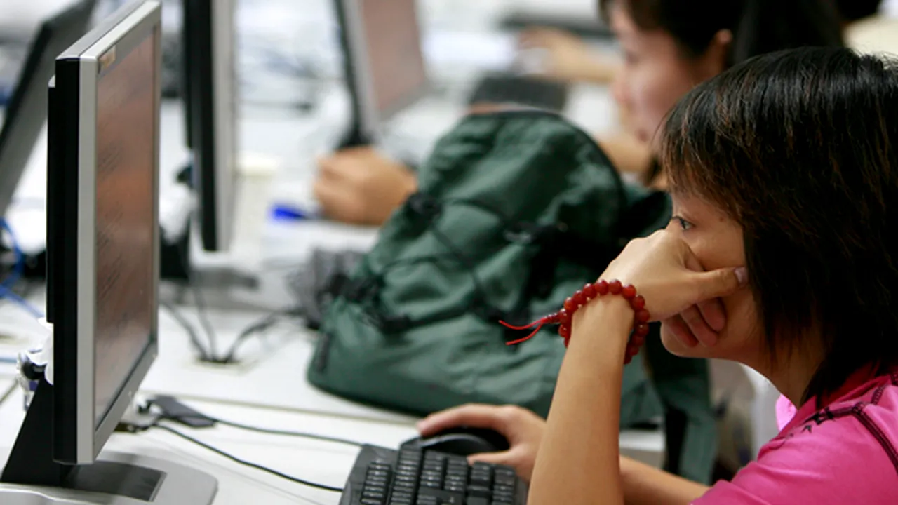 O tânără din China îşi vinde timpul liber pe internet