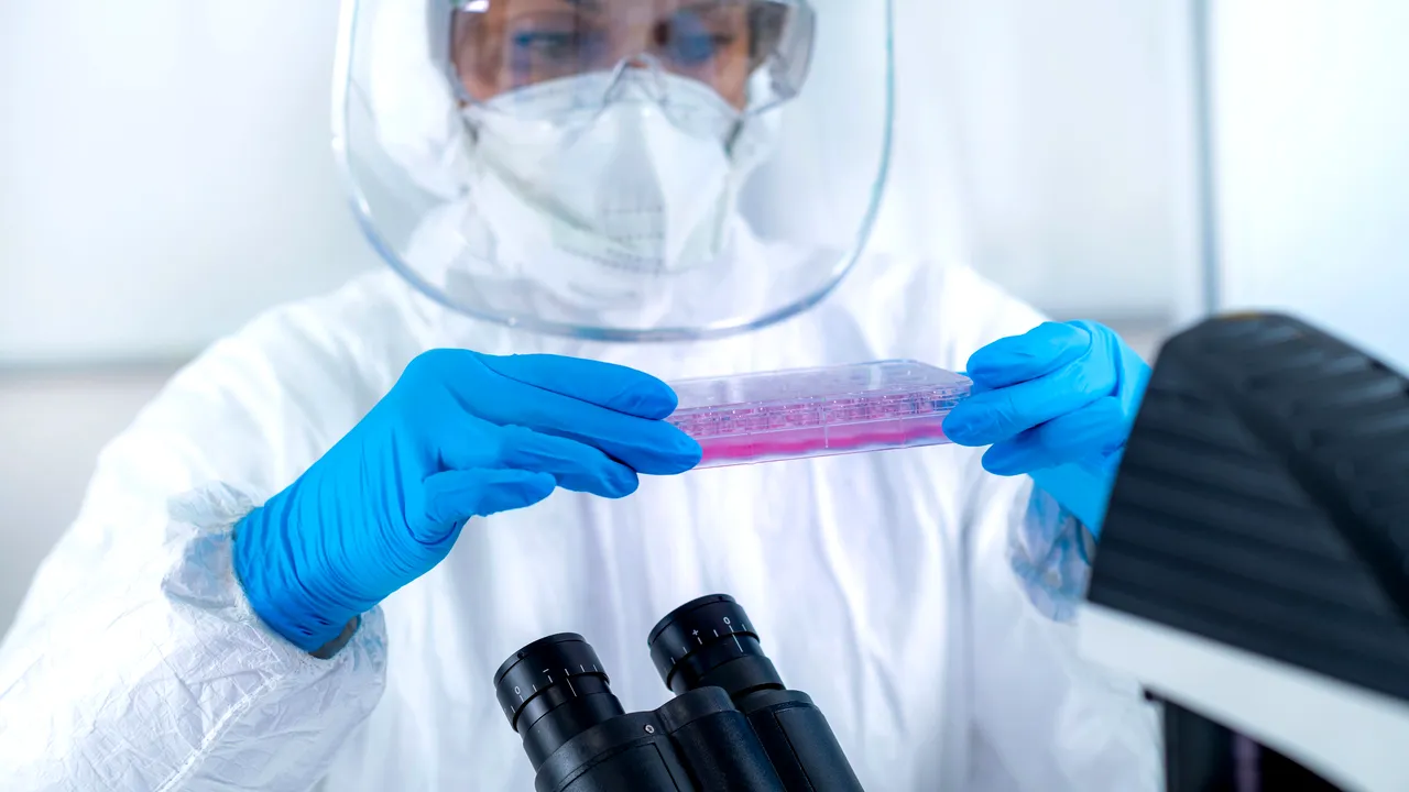 AstraZeneca reia studiile privind vaccinul COVID oprit de efectele adverse asupra unui pacient