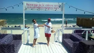 GALERIE FOTO Singura actriţă din România care poate spune cu adevărat că are plaja ei „La buza marii”