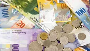 Francul elveţian urcă la maximul ultimilor şase ani. La Bucureşti rămâne în zona maximului istoric