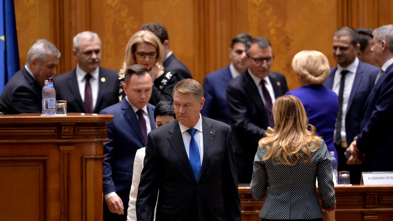 Iohannis, atac la PSD, la şedinţa dedicată NATO: Fragilizează statutul ţării noastre în alianţa nord atlantică şi UE/ În replică, Dăncilă l-a acuzat că a confiscat electoral evenimentul  LIVE TEXT