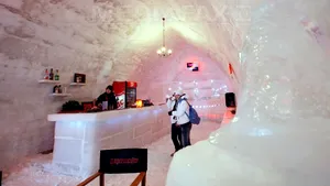 Cazarea la Hotelul de Gheaţă de la Bâlea Lac este de 300 de lei pe noapte