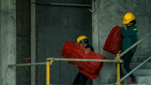 Izolarea faţadei unei clădiri: 6 echipamente necesare pentru şantier