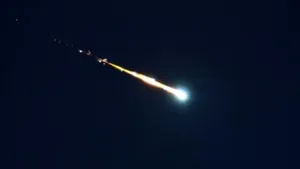 Meteoritul căzut la Iaşi în 9 iulie | Cercetător: A avut minimum 8 kg şi 16 cm în diametru/ Care a fost puterea exploziei 
