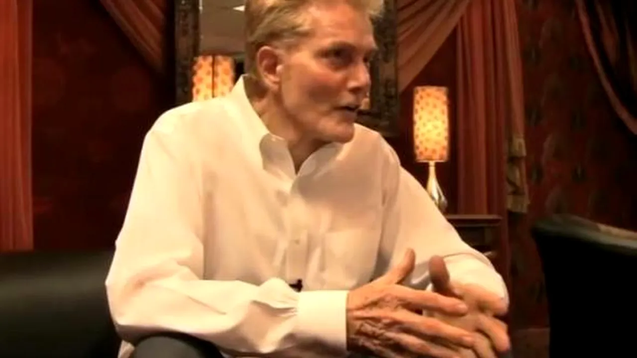 Compozitorul Bob Crewe, coautor al hitului 