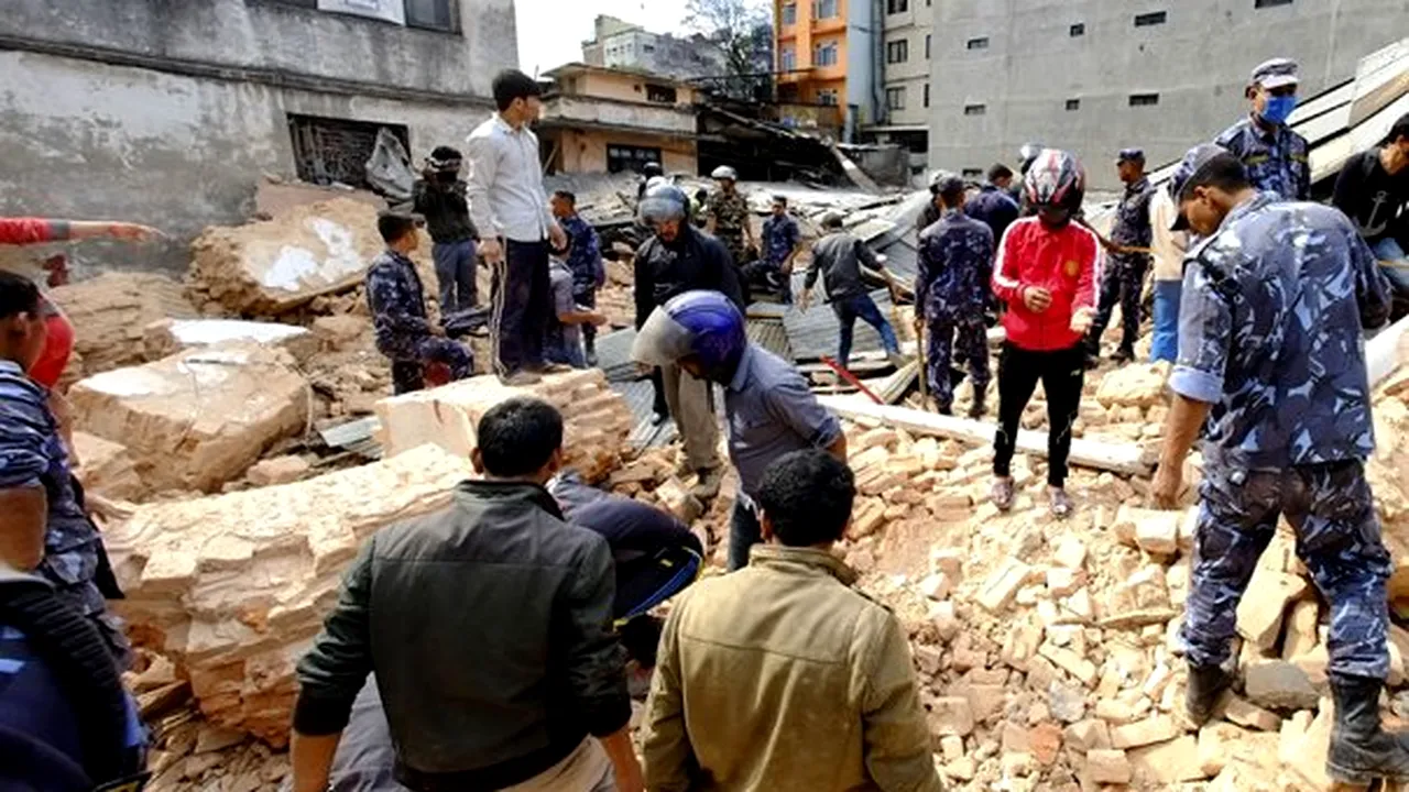 Bilanţul cutremurului din Nepal depăşeşte 4.200 de morţi şi  8.500 de răniţi