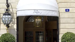 Jaf de milioane de euro, la Ritz, în Paris. Cinci persoane înarmate au furat bijuterii dintr-un magazin aflat în hotelul parizian