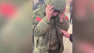 Soldat rus capturat, prezentat de presa din Belarus