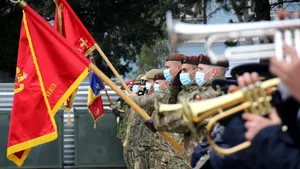 ANCHETĂ Un subofiţer dintr-un centru de vaccinare din Craiova, acuzat că le-ar fi cerut oamenilor să îi cumpere votcă! Armata l-a trimis la Psihiatrie