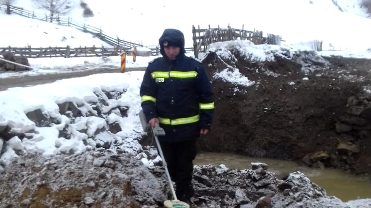 Noroc cu sătenii. Descoperire neaşteptată făcută de priotehniştii care se pregăteau să dinamiteze un pod din Bistriţa | FOTO