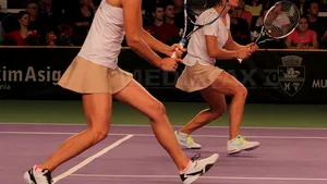 Begu şi Niculescu, eliminate în optimi la Shenzhen