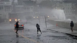 Stare de ASEDIU în SUA: Uraganul Sandy provoacă deja ploi torenţiale şi inundaţii. Aproximativ 47.000 de persoane au rămas fără electricitate la New York