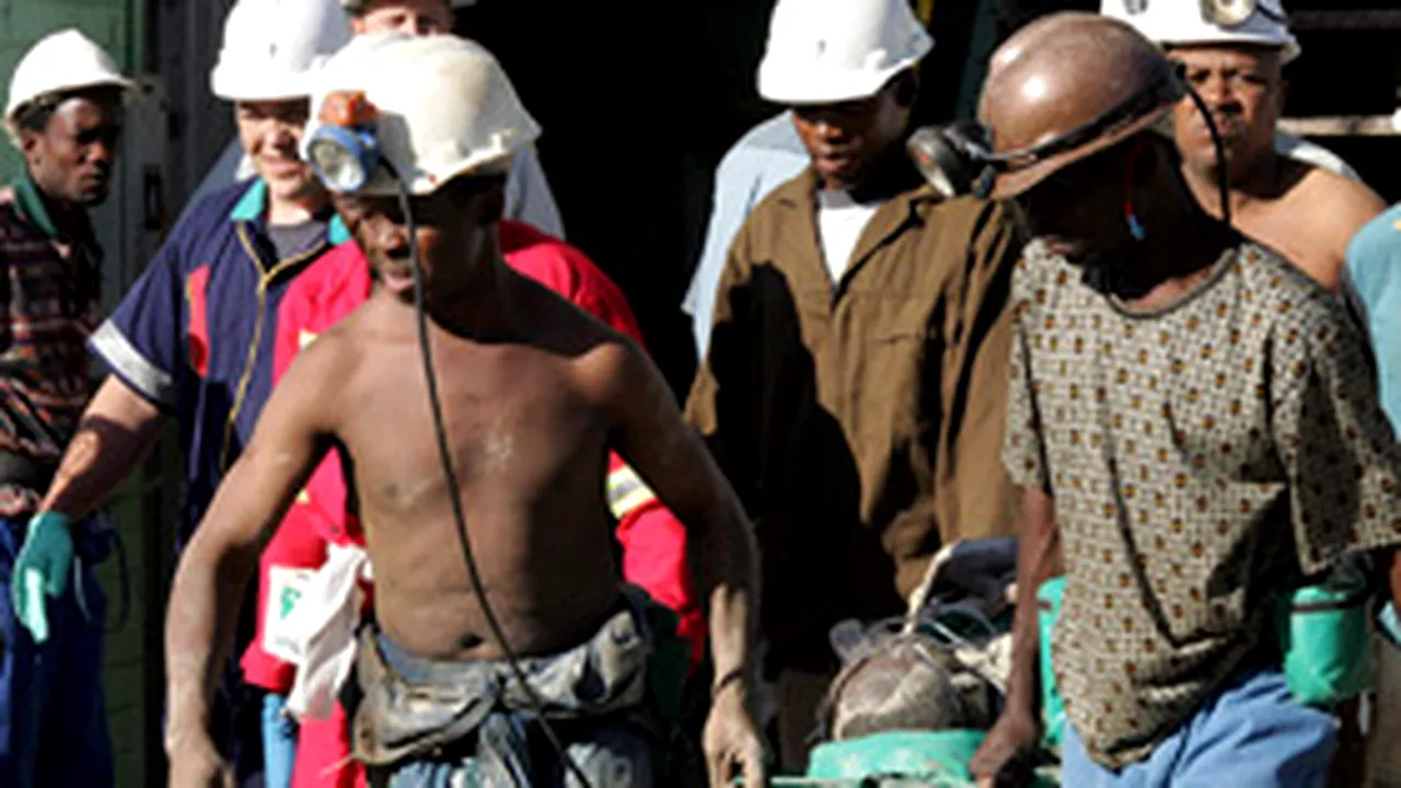 Peste 3.200 de mineri, blocaţi într-o mină de aur din Africa de Sud