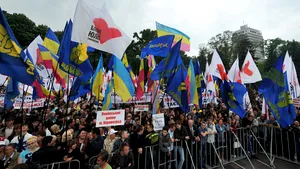 Deputaţi ucraineni îi trimit lui Viktor Ianukovici cărţi despre dictatori, inclusiv Ceauşescu
