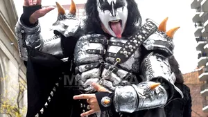 Vila din Los Angeles a lui Gene Simmons, percheziţionată. Rockerul şi familia sa nu sunt anchetaţi