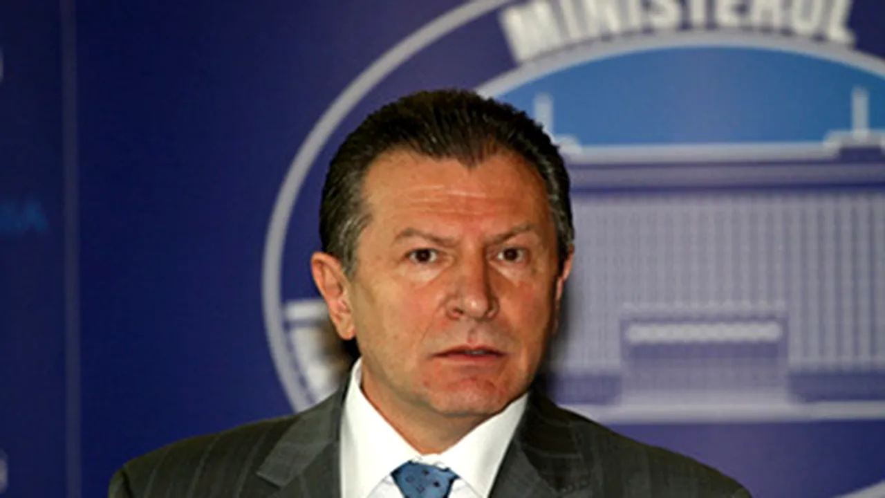 Berceanu ar renunţa la o parte din salariu: Miniştrii o fac solidar, preşedintele o face singur