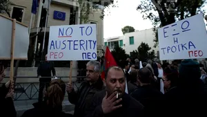 Băncile cipriote, deschise astăzi timp de şase ore, pentru prima dată în aproape două săptămâni - VIDEO