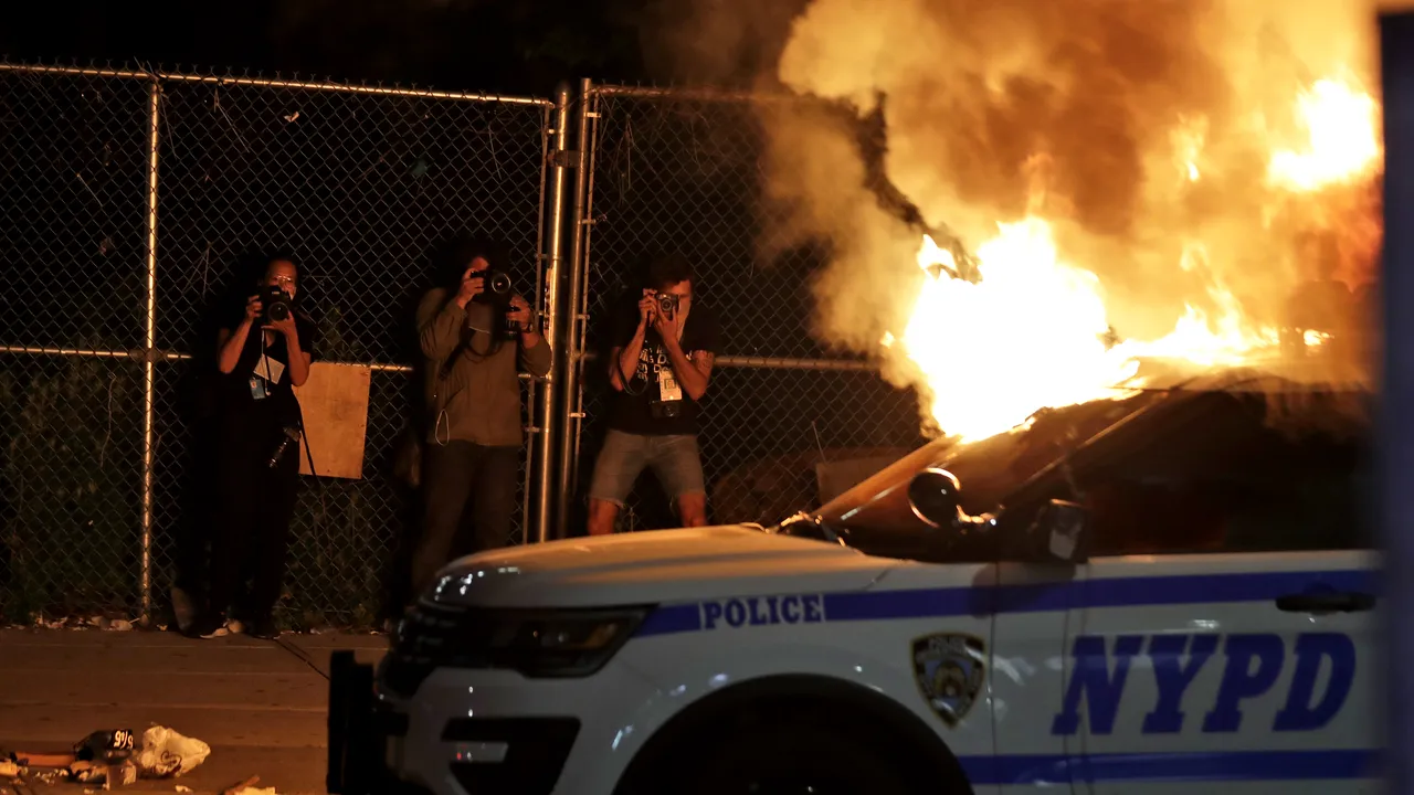 Cel puţin 450 de afaceri au fost jefuite şi vandalizate în timpul protestelor din New York

