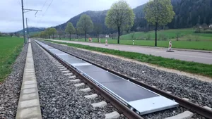 Au transformat șinele de tren într-o sursă de energie. Soluția care începe să fie copiată în întreaga lume