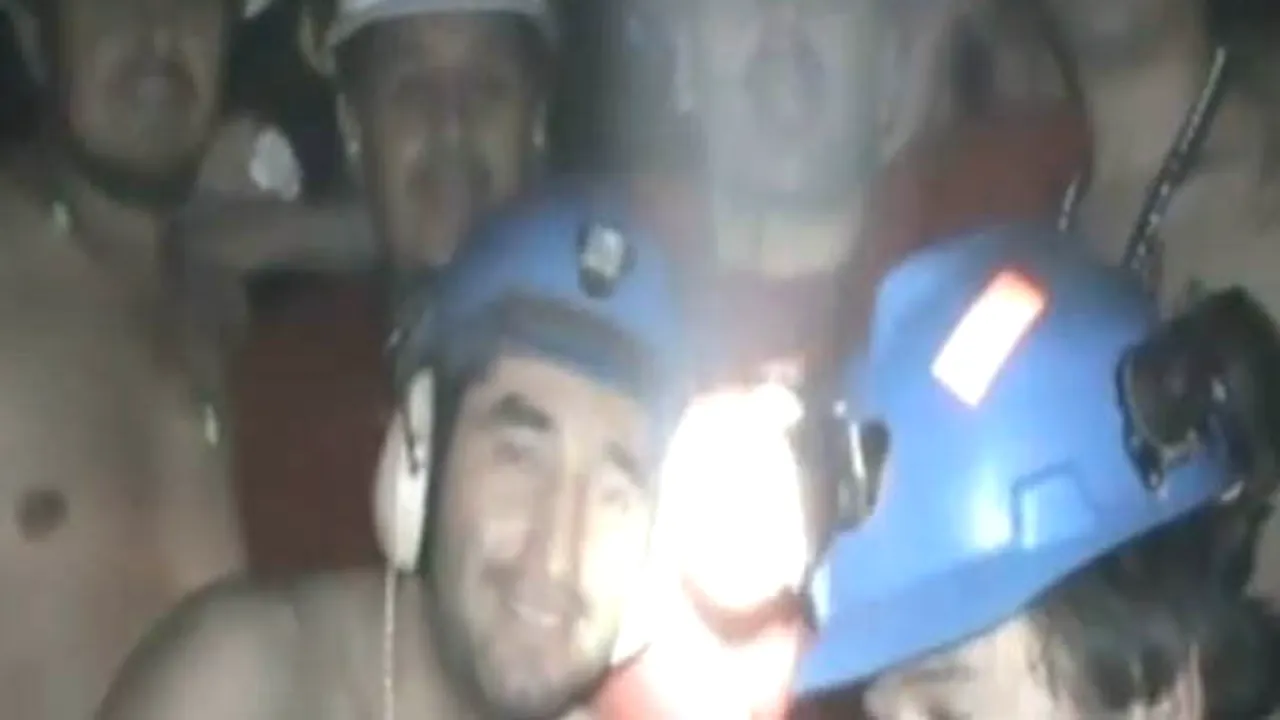 Cei 33 de mineri blocaţi în subteran în Chile au sărbătorit Ziua Independenţei - VIDEO