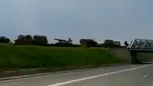 LiveLeak: Tren încărcat cu echipamente militare, în apropiere de Constanţa - VIDEO