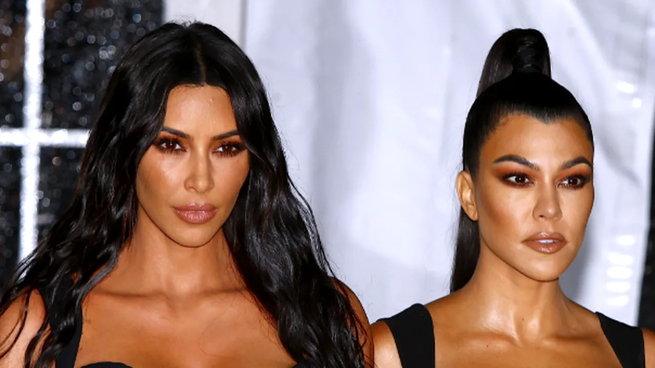 „Conducătoarea” familiei Kardashian şochează din nou: Cum a venit îmbrăcată la un eveniment caritabil | FOTO