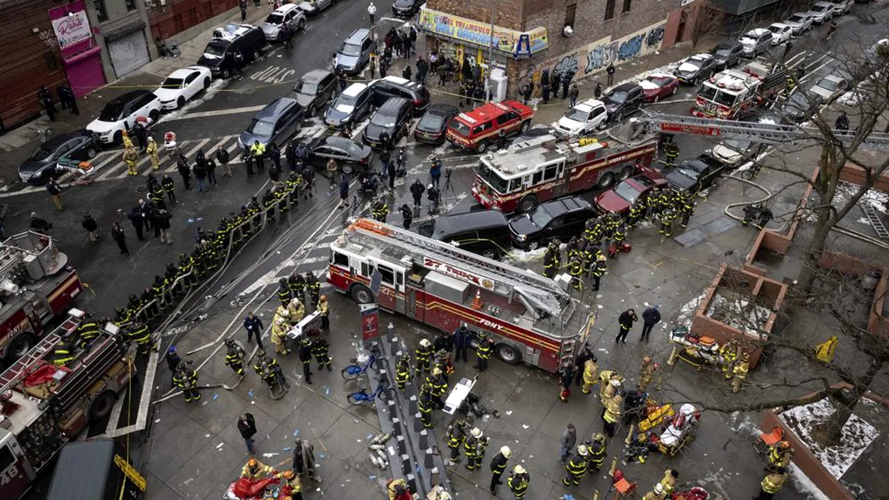 Mărturii îngrozitoare despre evadarea din incendiul izbucnit în clădirea din New York