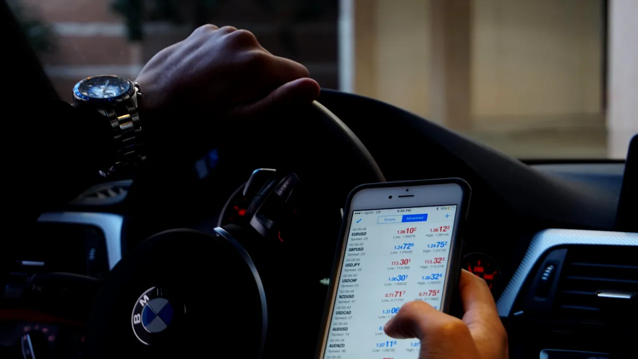Un stat foloseşte inteligenţa artificială pentru a prinde şoferii care utilizează telefonul la volan. Număr uriaş de conducători auto prinşi în şase luni