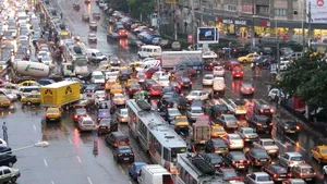 Un ales local din Bucureşti propune parcarea alternativă pe un sens de mers, pentru curăţarea străzilor