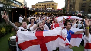 VIDEO Petreceri pe străzi şi în barurile din Anglia, după ce naţionala Albionului s-a calificat în finala Euro 2020