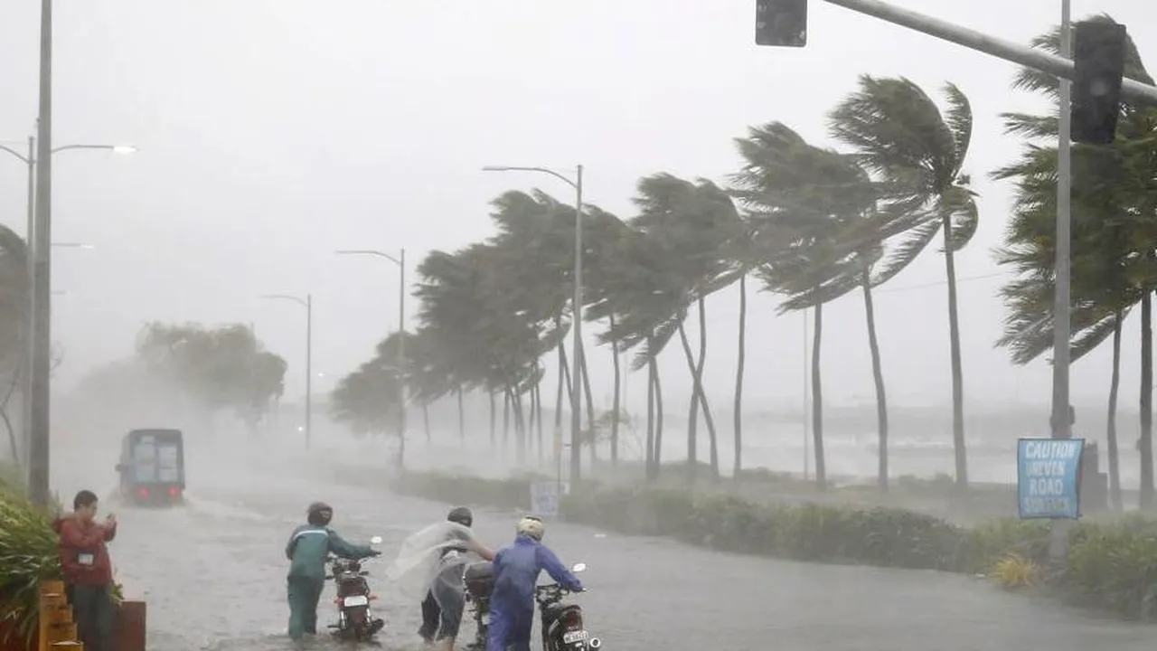 Ciclonul Fani: Sute de mii de persoane au fost evacuate în India | VIDEO